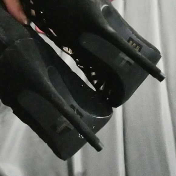 Heels - Picture 7 of 7